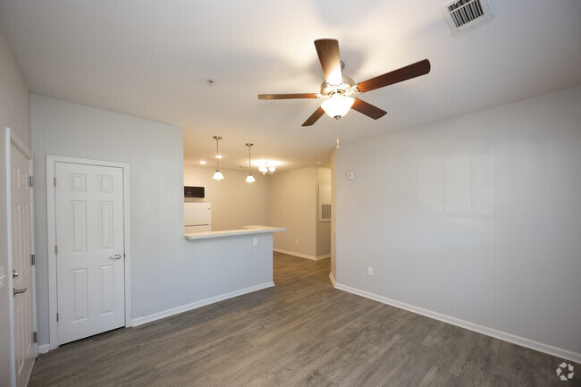 2BR, 2BA -1,005SF - Peaks of Oakwood