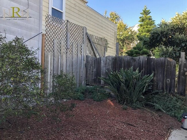 Building Photo - Location!! Charming 3 BR | 1.5 BA in the H...