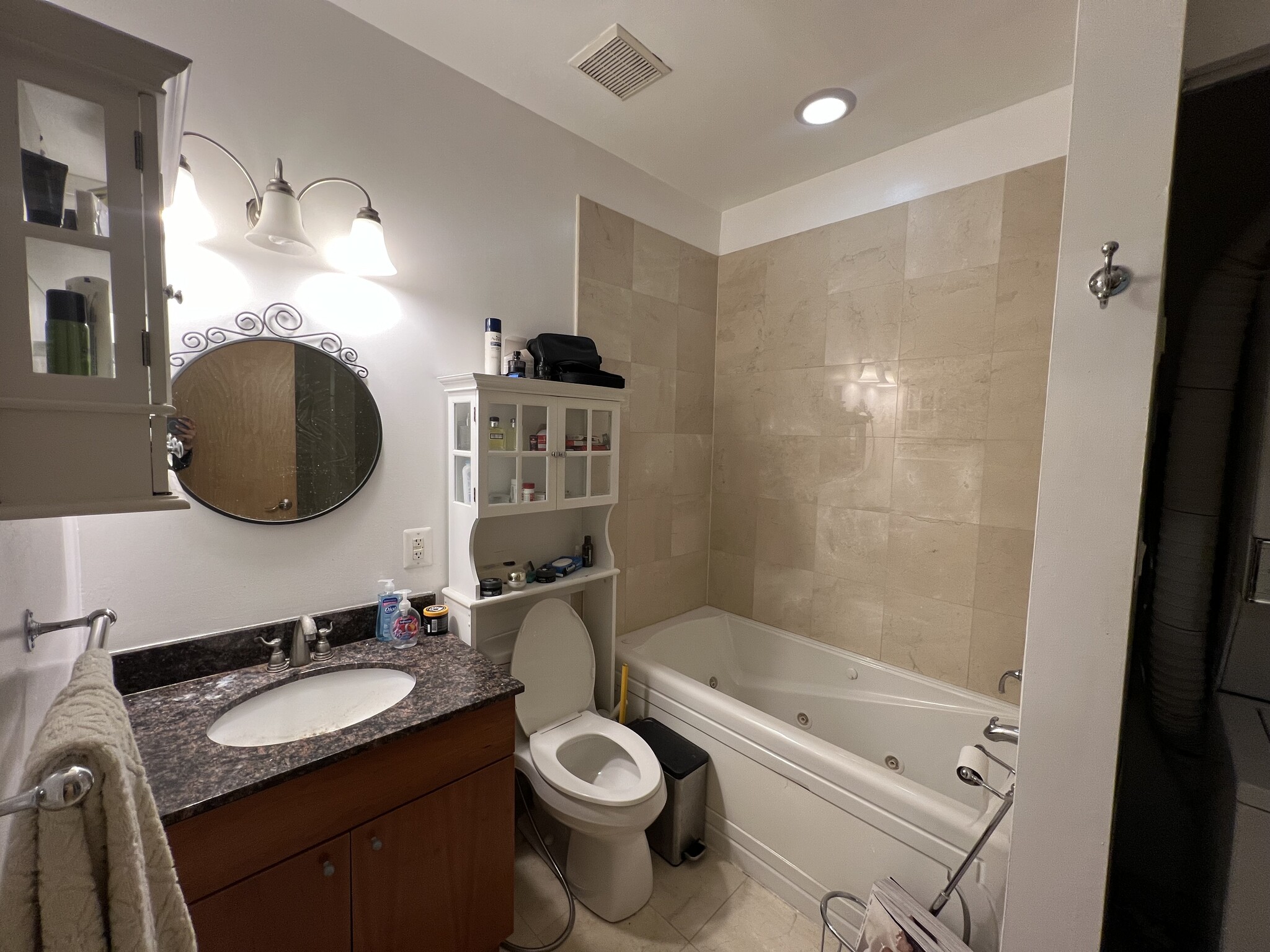 Building Photo - 1100 S Broad St