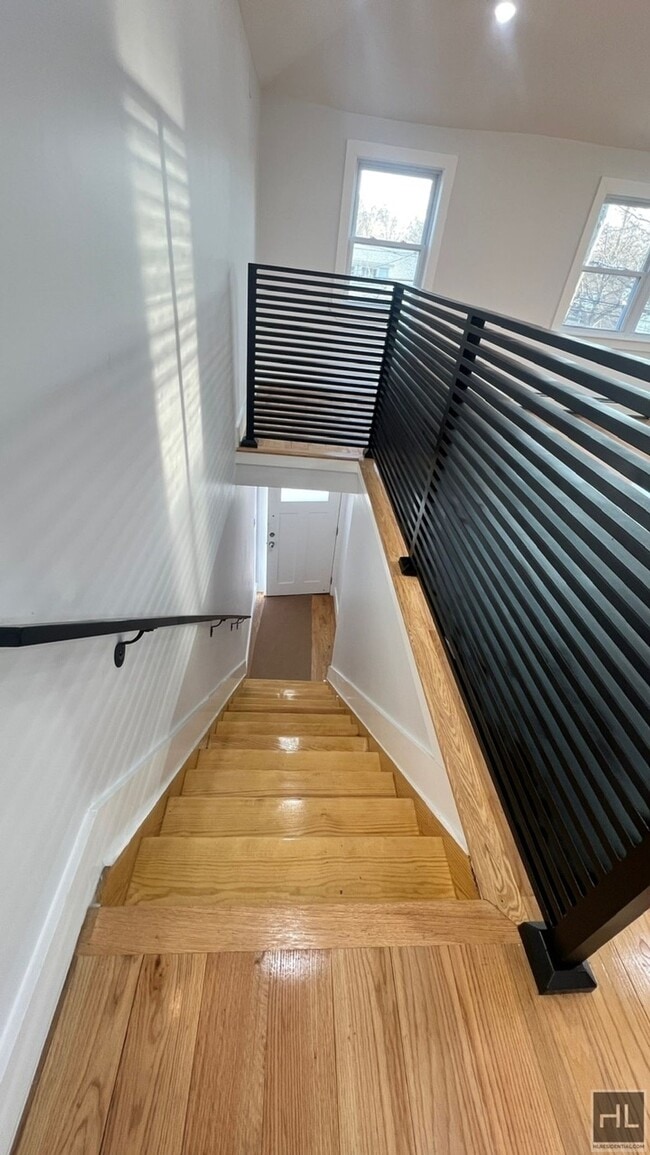 Building Photo - 123 AVENUE