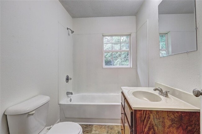 Building Photo - 2300 Ollie Dr