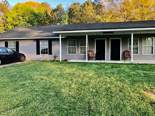 Front porch entry - 2618 Wren Cir