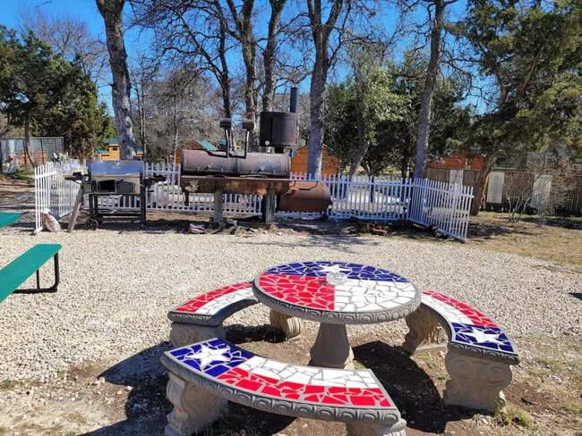 Building Photo - 299 Willow Springs Dr