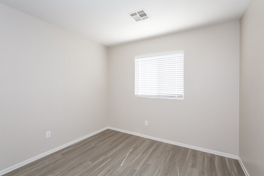 Building Photo - 2114 Heritage Ridge Ave