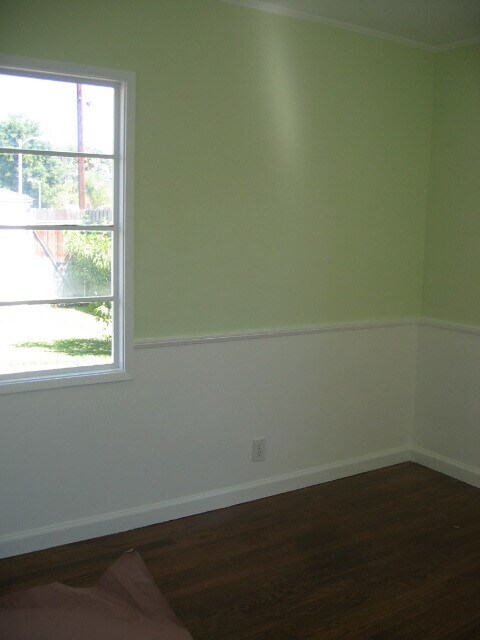 Building Photo - 5726 Encino Ave