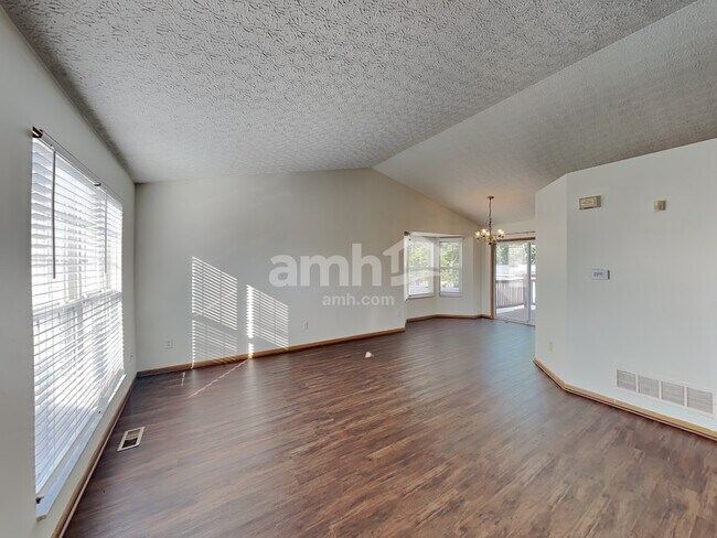 Building Photo - 2180 Maribeth Pl