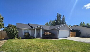 Building Photo - 1020 N Crestley Ave