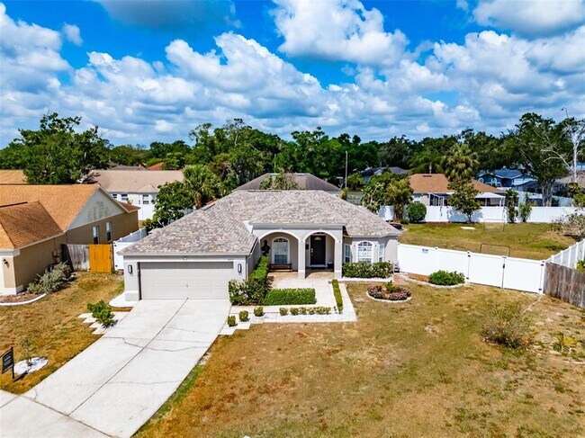 Building Photo - 14717 Redcliff Dr