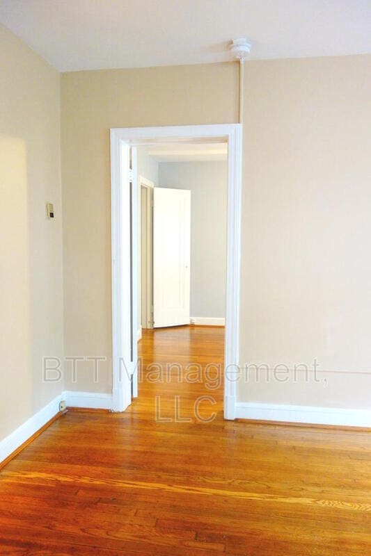 Building Photo - 8409 Greenwood Ave