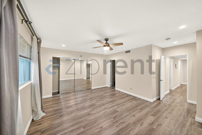 Building Photo - 10215 Variel Ave