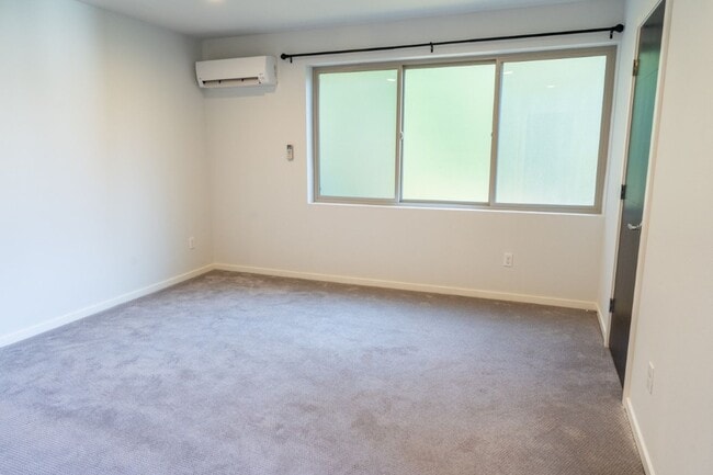 Building Photo - 3Bd/3.5Ba Seattle Townhouse