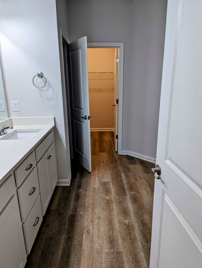 Building Photo - Beautiful 2 Bedroom 2 Bath off of Meriweather Road.