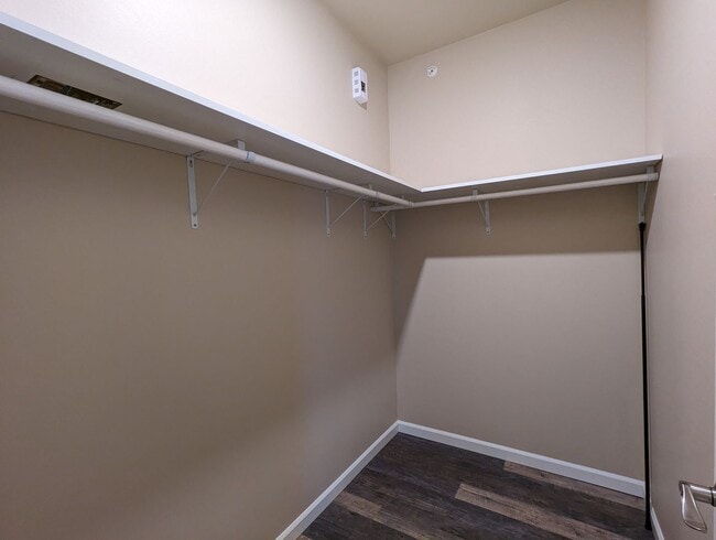 Building Photo - 2BD/1.5BA, Valley Condo, Utilities Include...