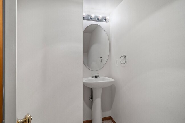 Building Photo - Detached Townhome in Kingston Meadows Community