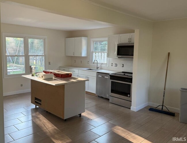 Building Photo - 1111 Riverton Dr
