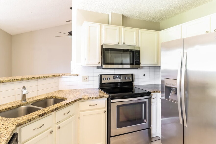 Building Photo - 2605 Mountainview Dr