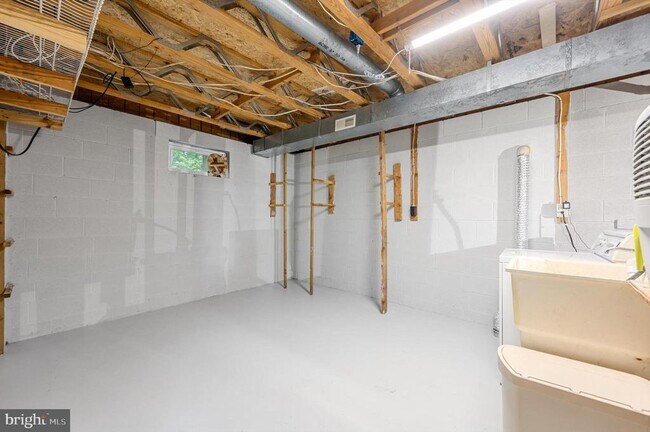 Building Photo - 813 Leeds Manor Ln