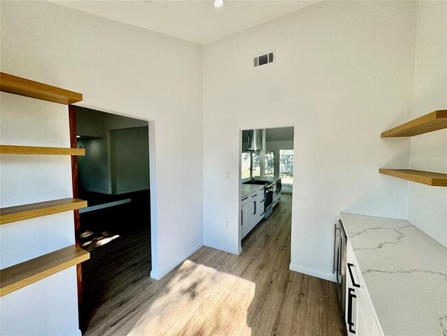 Building Photo - 9506 Stonebridge Dr