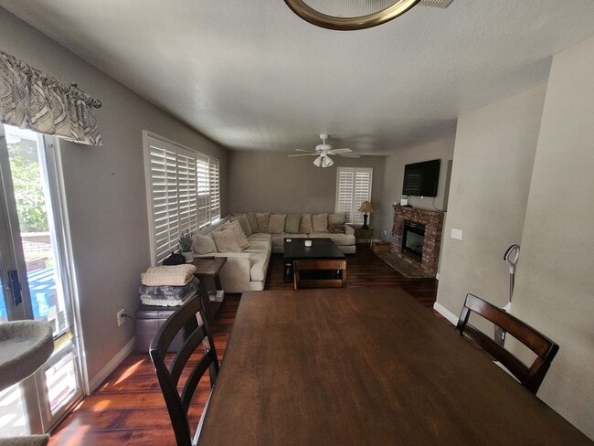 Building Photo - Rare rental in Sycamore Crossing!