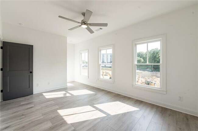 Building Photo - 3272 Stillwood Dr