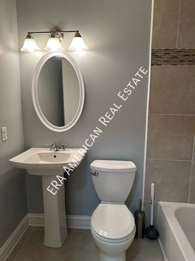 Building Photo - 209 Loizos Dr NW