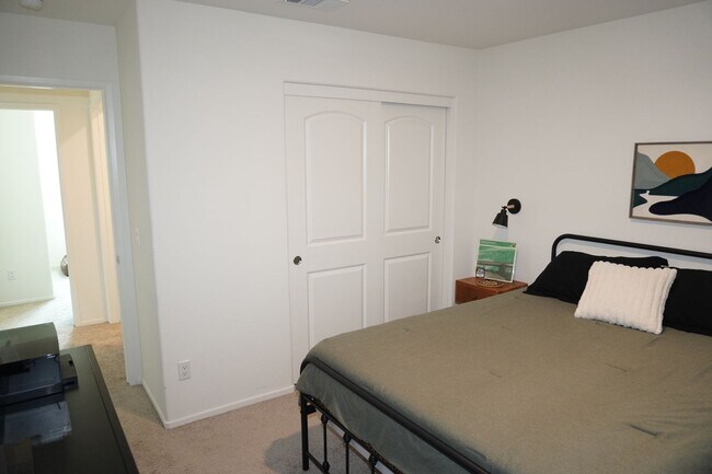 Building Photo - 13814 Solara St