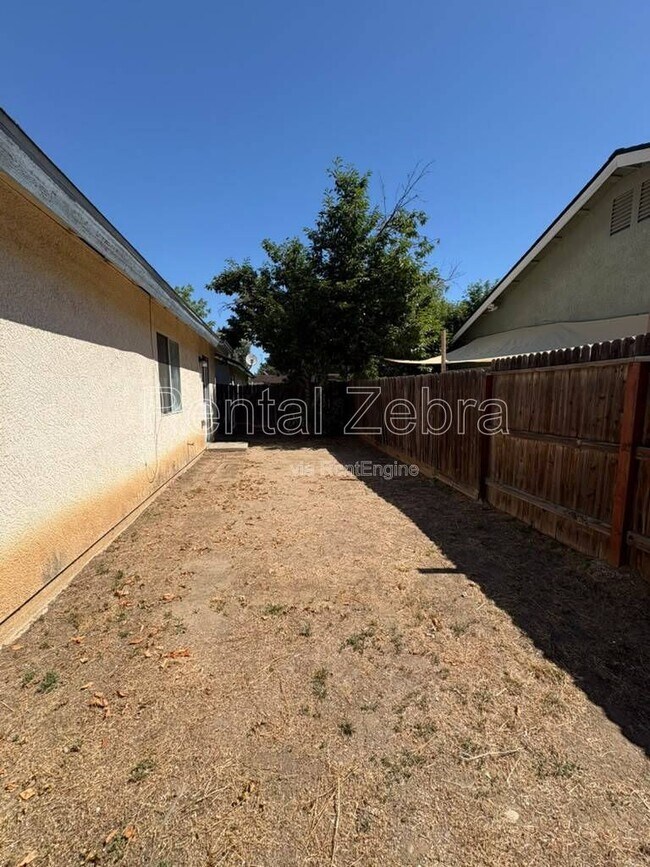 Building Photo - 2862 La Cresenta Ave