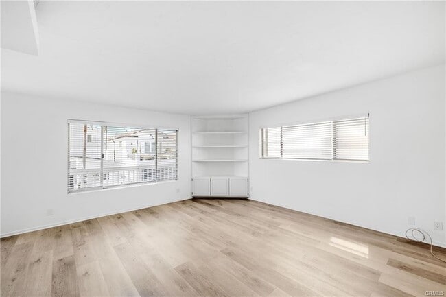 Building Photo - 464 28th St