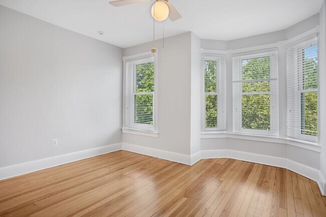 Building Photo - Charming Capitol Hill House| Don't miss the 3D-TOUR!