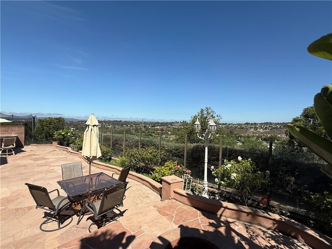 Building Photo - 9 Flintridge Ave