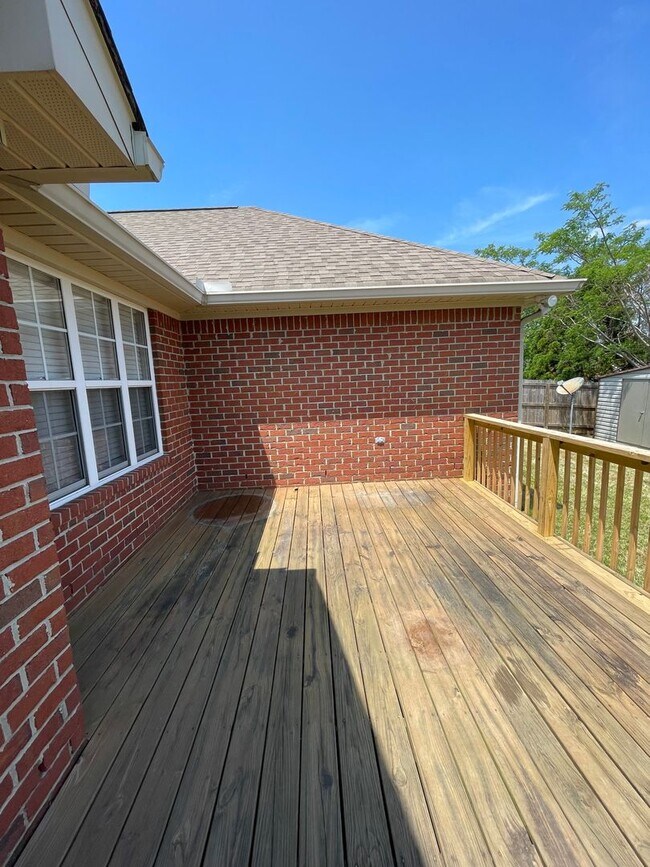 Building Photo - 499 Marble Falls