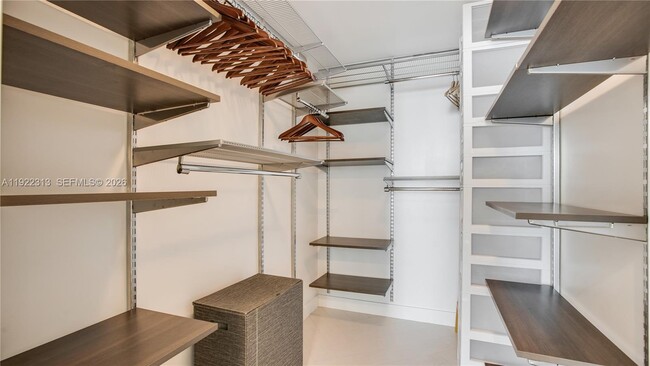 Building Photo - 200 Biscayne Blvd Way