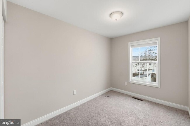 Building Photo - 524 Lancaster Pl
