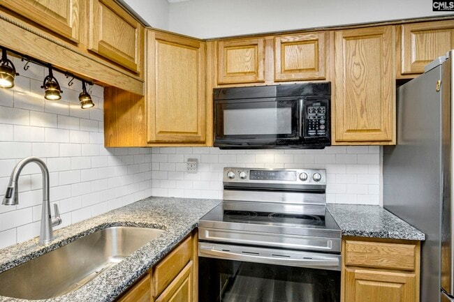 Building Photo - 1825 St Julian Pl