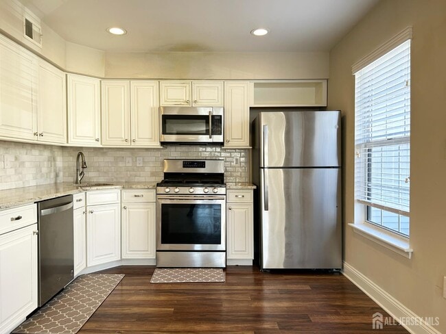 Building Photo - 3108 Vroom Dr