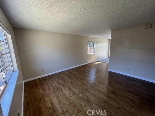 Building Photo - 1077 E 71st Way