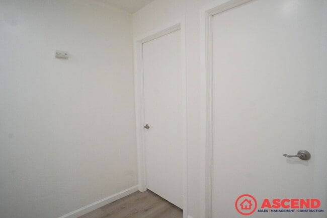 Building Photo - Beautiful Home Off Merle Haggard Dr!