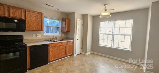 Building Photo - 537 Havenbrook Way NW