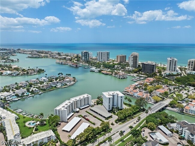 Building Photo - 250 Park Shore Dr