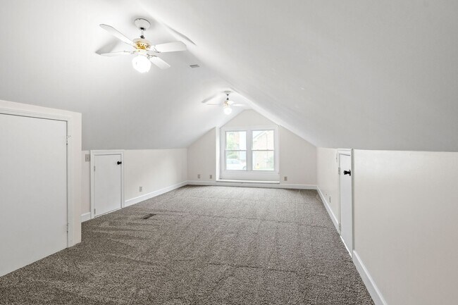 Building Photo - 108 Rolling Meadow Dr