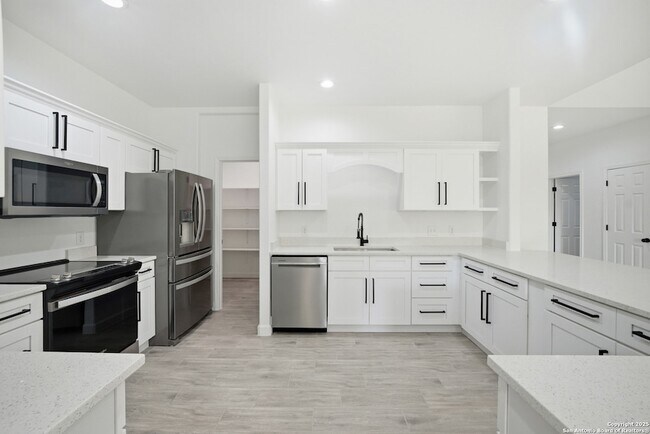 Building Photo - 207 Deer Oaks Dr