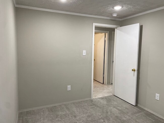 Building Photo - 3 BED, 1 BATH BRICK HOME LOCATED IN TROY