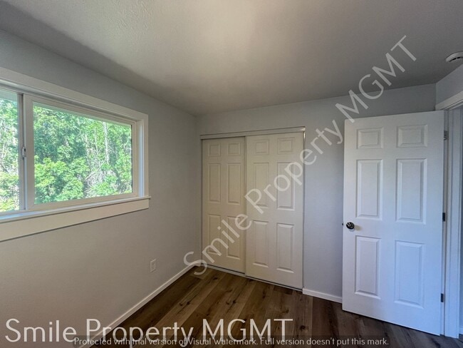 Building Photo - single house