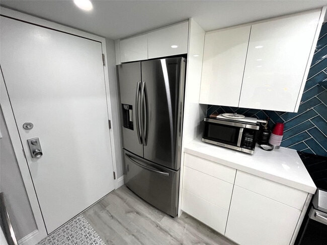 Building Photo - 3500 Galt Ocean Dr