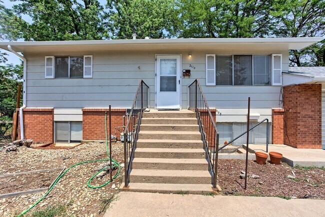 Building Photo - 2110 Applewood Rd