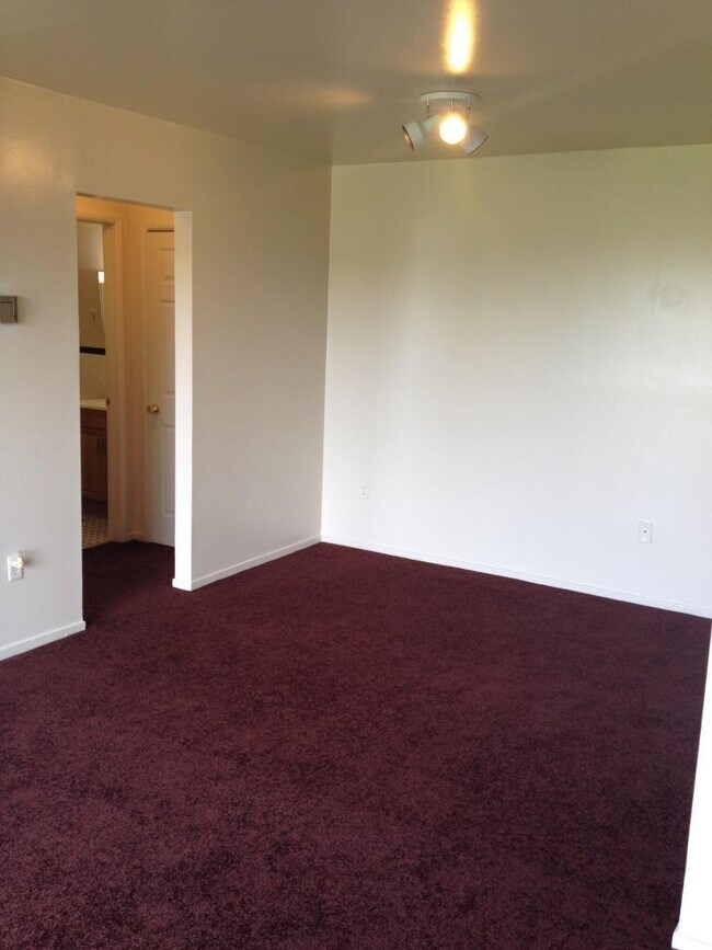 Building Photo - Spacious One Bedroom/One Bathroom Apartment in Montpelier Village with Panoramic Balcony Views wi...