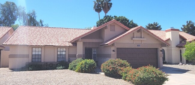 Building Photo - Arrowhead Ranch