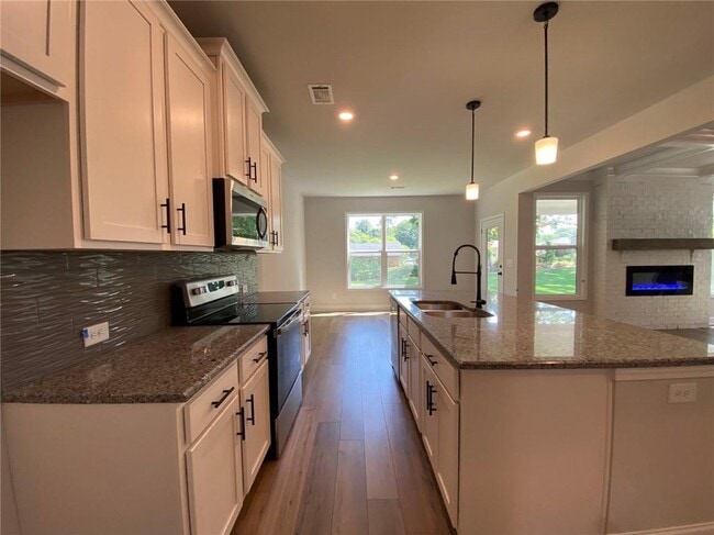 Building Photo - 5037 Silver Fox Trl