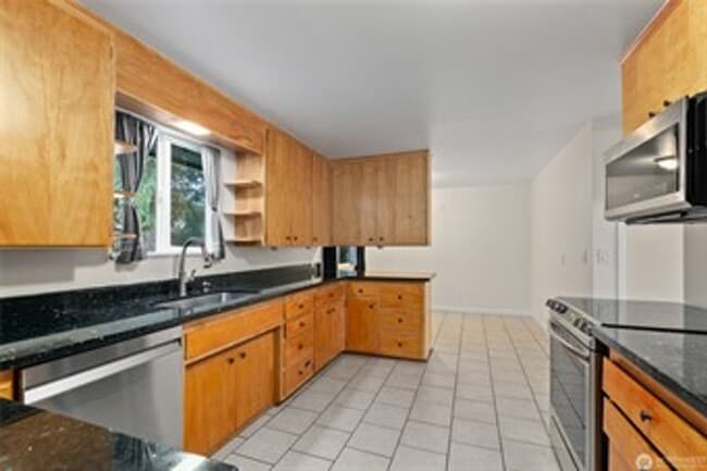 Building Photo - 3Bd/1.75Ba Seattle House