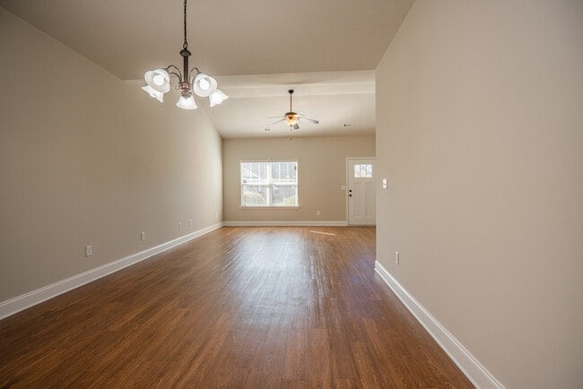 Building Photo - 600 Trellis Square